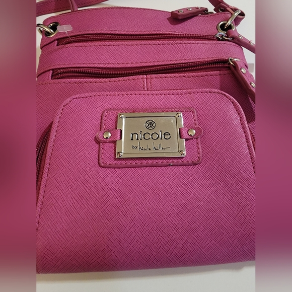 Nicole Miller crossbody small bag. Pre-loved in great condition - Picture 6 of 9